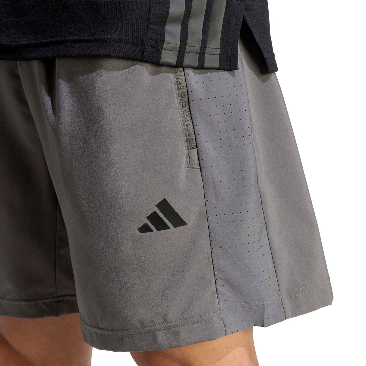 WORKOUT ESSENTIALS BASE WOVEN SHORT