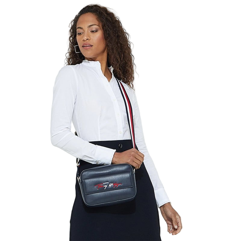 TOMMY HILFIGER ICONIC CAMERA - NAVY - TB15 - Runner