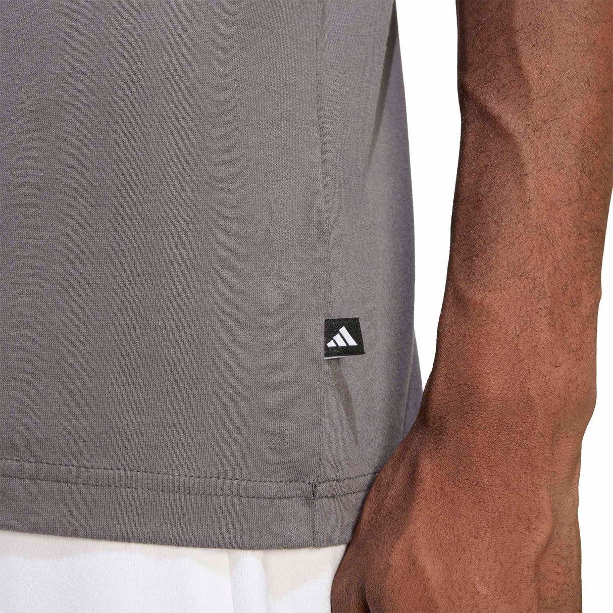 CAMO MODERN LOGO GRAPHIC T - SHIRT - Runner