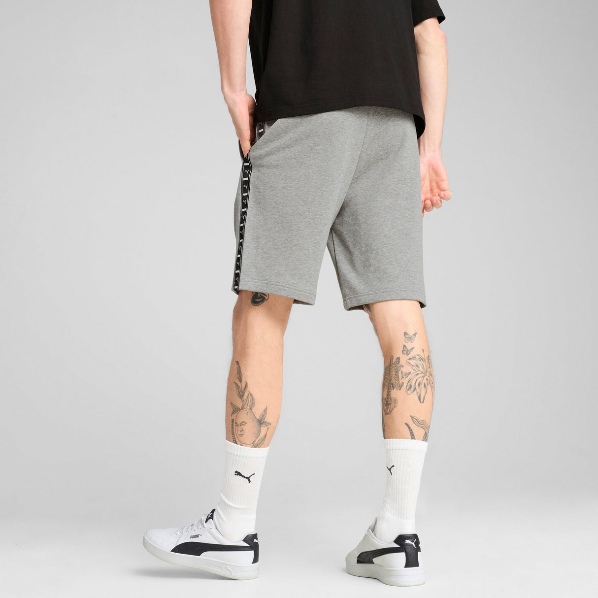 ESS TAPE Shorts 9" T - Runner