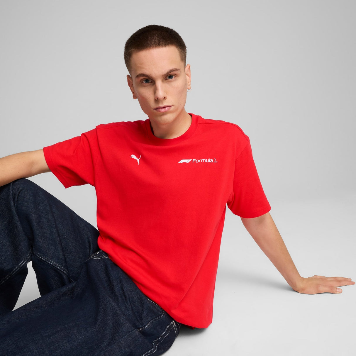 F1® ESS+ Relaxed Graphic T-shirt Men - Runner