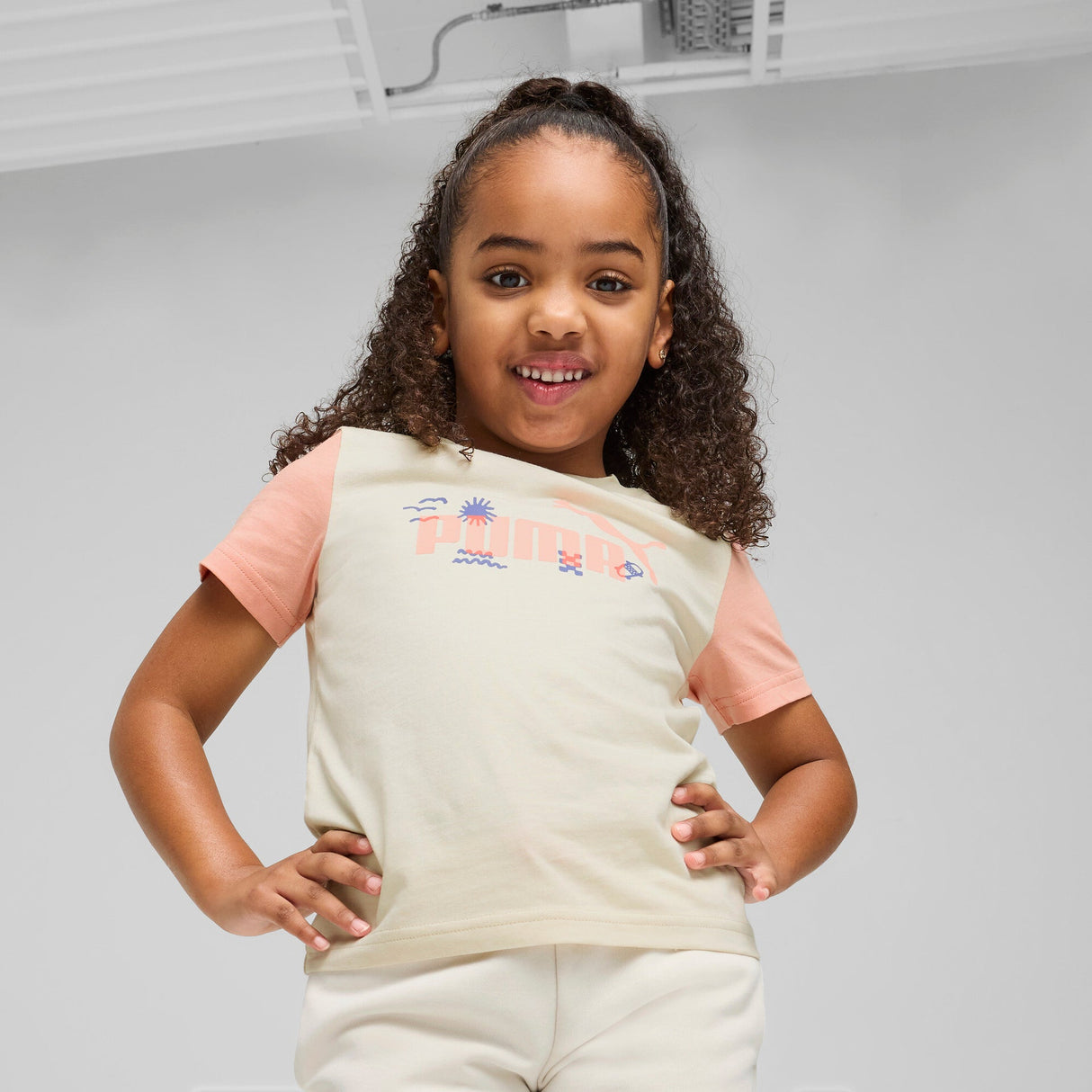 SANDY ADVENTURES Tee - Runner