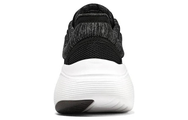 SKECHERS ARCH FIT INFINITY 149985 - BKW SKW160 - Runner