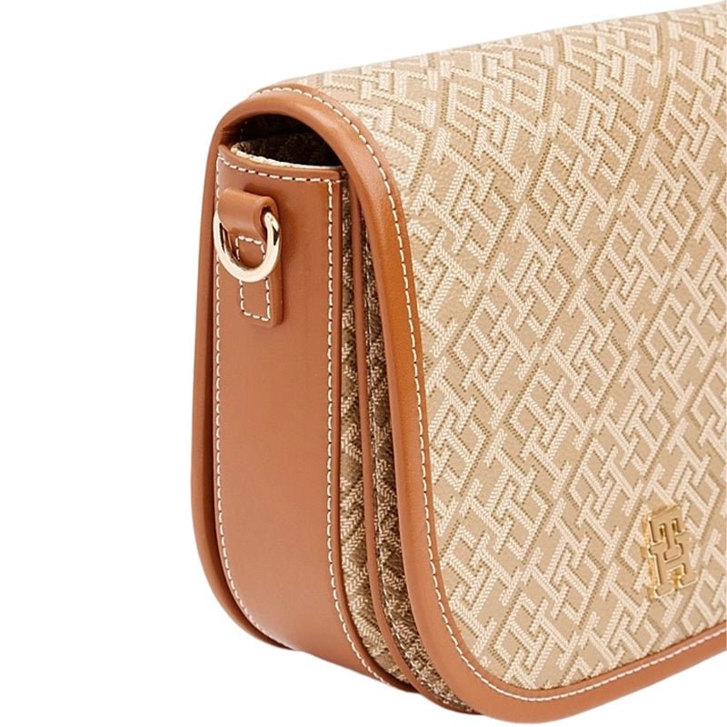 TOMMY HILFIGER Monoplay Crossbody Saddle Bag TB82 - Runner