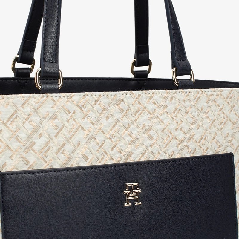Tommy Hilfiger TH DISTINCT TOTE MONO - Shoulderbag - White TB100 - Runner