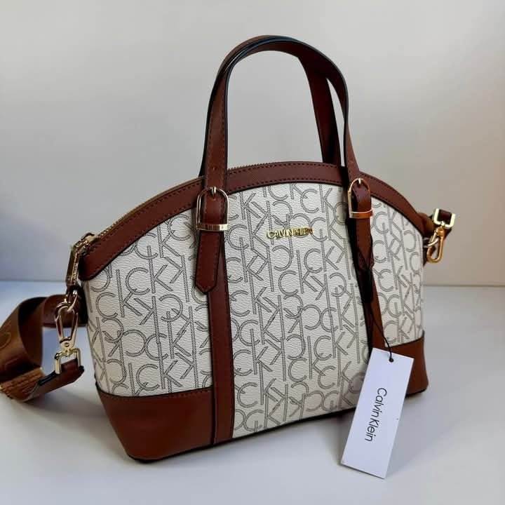 Calvin Klein Women's Logo Cross Body Bag CB91 - Runner