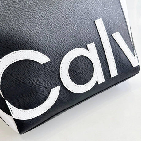 Calvin Klein Women's SIGNATURE TOTE CB94 - Runner