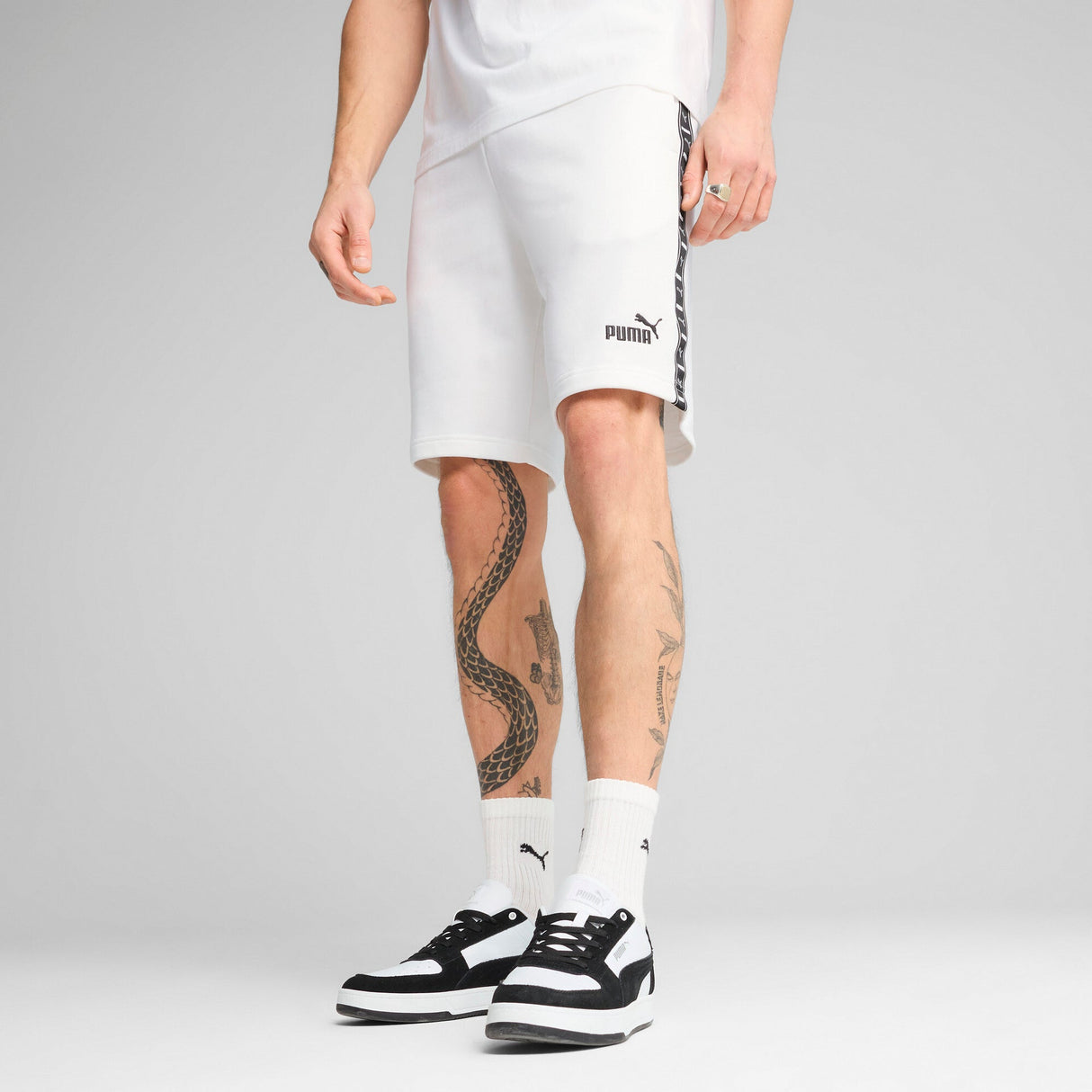 ESS TAPE Shorts 9" T - Runner