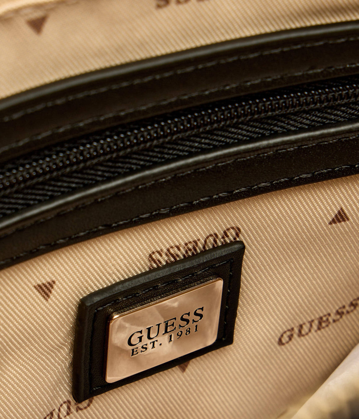 GUESS Kuferek DARYNA II GB455