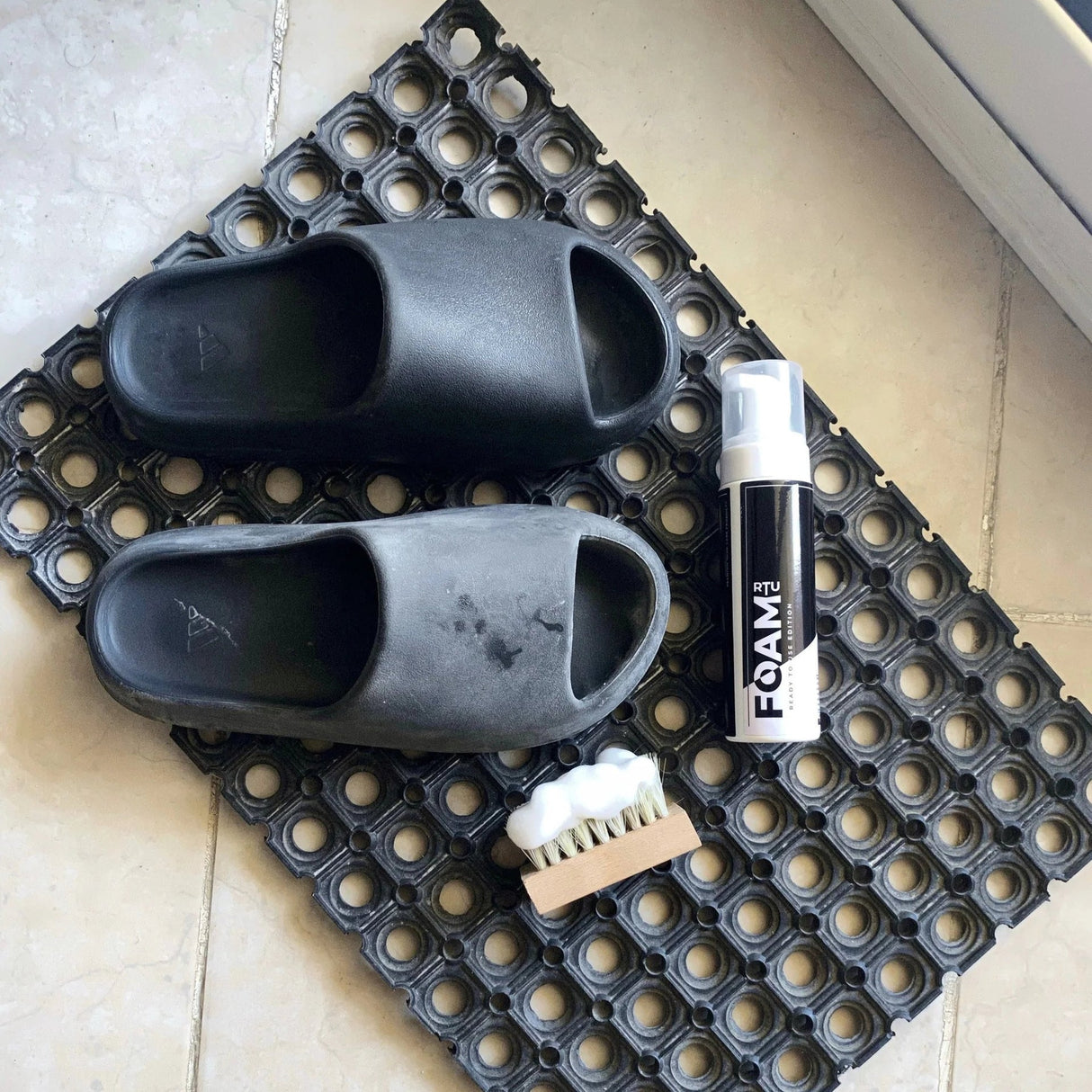 RTU FOAM SHOE CLEANER 200ML - Runner