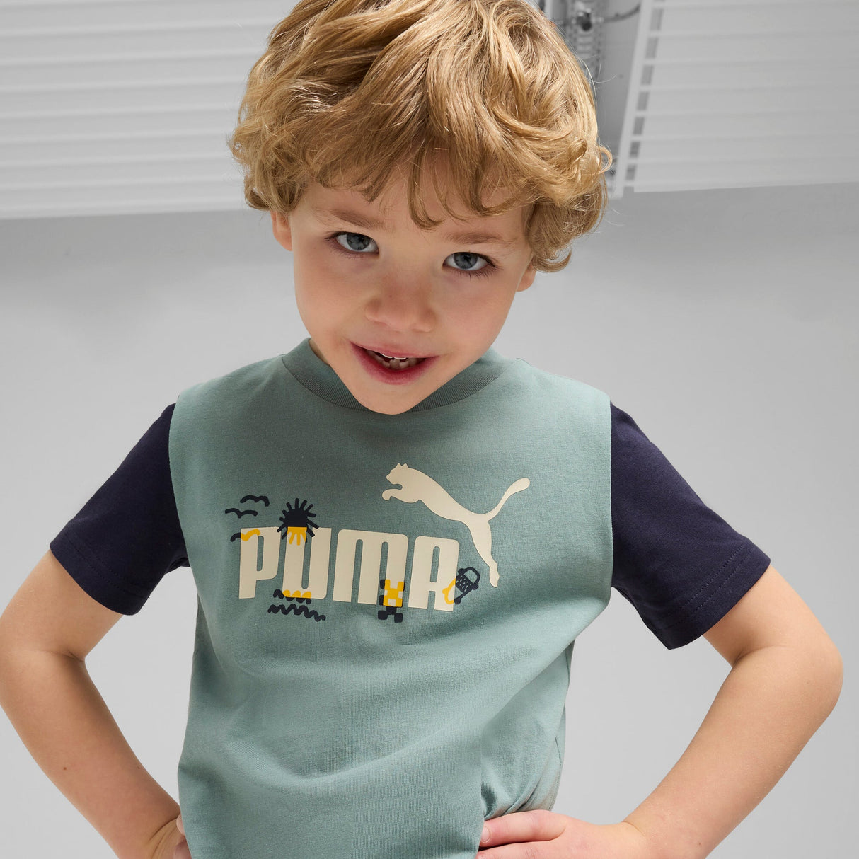SANDY ADVENTURES Tee - Runner