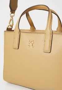 Tommy Hilfiger Bag Tommy Jeans Ess Daily Tote TB172 - Runner