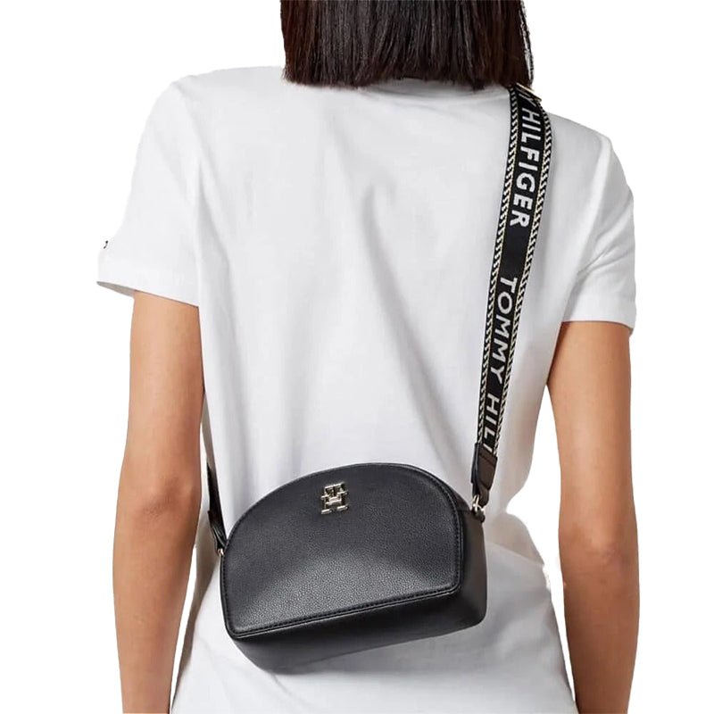 TOMMY HILFIGER Crossover Logo Strap Camera Bag TB116 - Runner