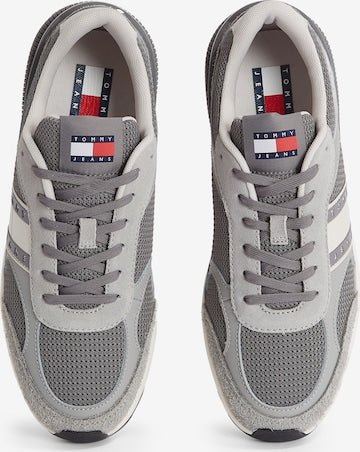 TOMMY HILFIGER Jeans Sneakers 'Ess' in Grey, Light Grey TOM253 - Runner