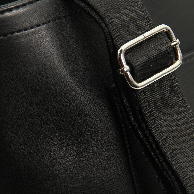 Tommy Hilfiger TH Distict Mono Tote - Shoulderbag - Black - TB39 - Runner