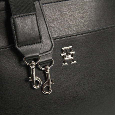 Tommy Hilfiger TH Distict Mono Tote - Shoulderbag - Black - TB39 - Runner